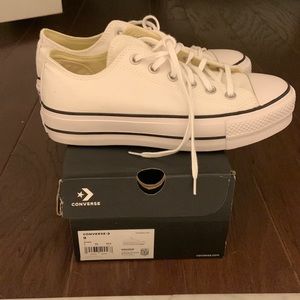 NWT Chuck Taylor OXford Platform sneakers- white- size 9.